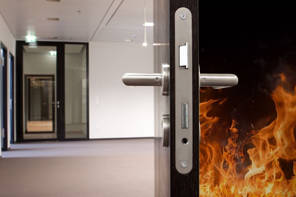 Противопожарная дверь: как правильно подобрать и установить