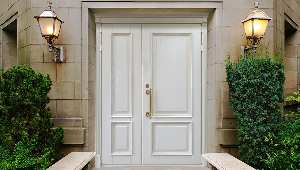 Как выбрать входные двустворчатые двери: советы экспертов